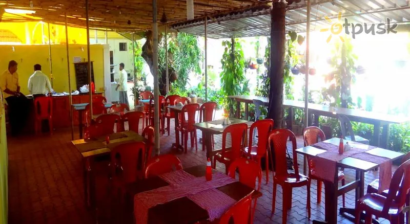 Фото отеля Poonam Guesthouse 2* Северный Гоа Индия бары и рестораны