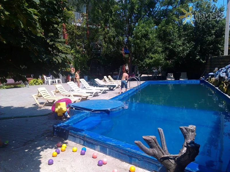 Фото отеля Дом Караван 2* Dzelzs osta Ukraina ārpuse un baseini