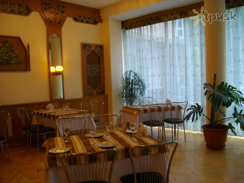Фото отеля Жовтневий 2* Дніпро Україна бари та ресторани