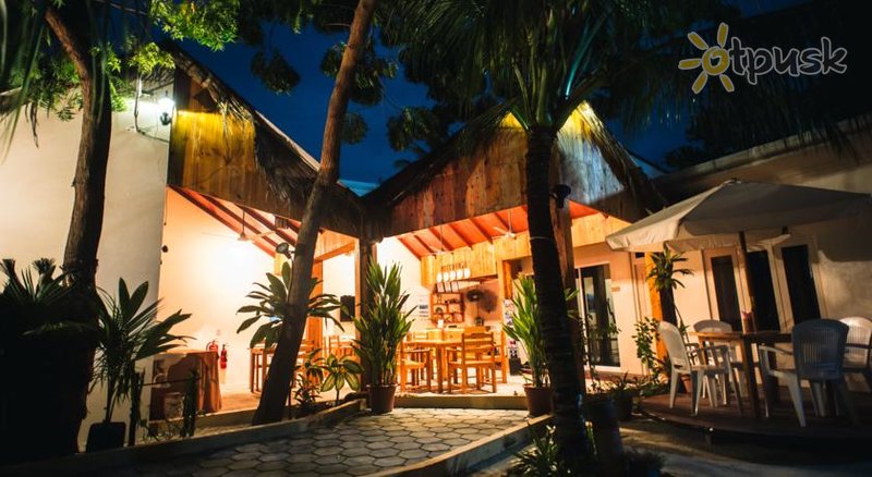 Фото отеля Holiday Lodge 3* Южный Мале Атолл Мальдивы экстерьер и бассейны