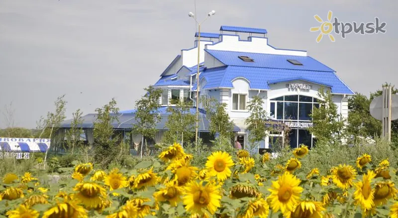 Фото отеля Виват Провинция 2* Полтава Украина экстерьер и бассейны