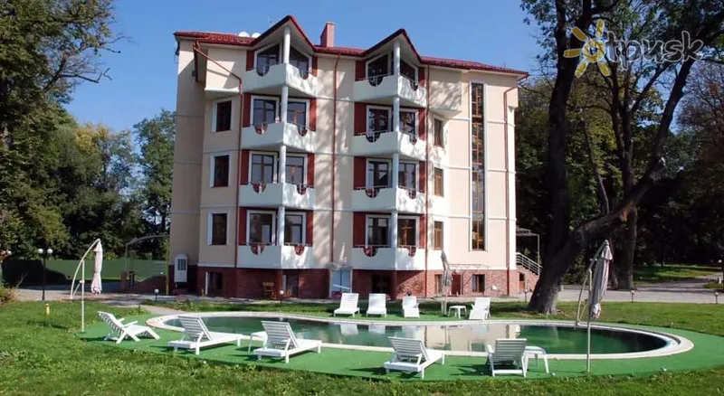 Фото отеля Под липами 3* Черновцы Украина экстерьер и бассейны