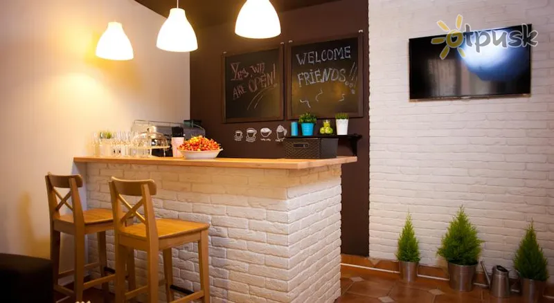Фото отеля Yard Hostel & Coffee Shop 2* Čerņivci Ukraina bāri un restorāni