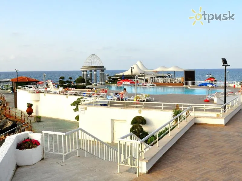 Фото отеля Dome Hotel 4* Кірінія Кіпр екстер'єр та басейни