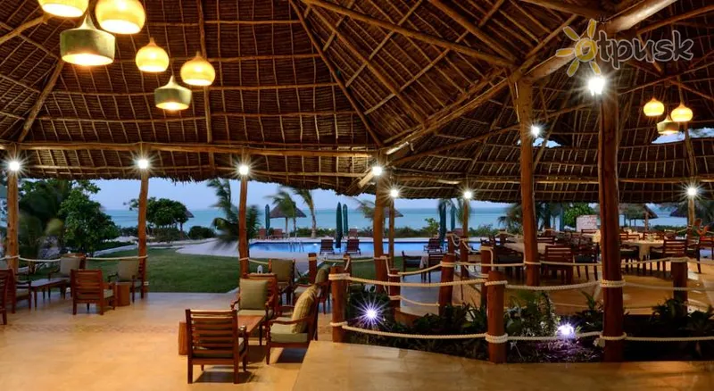 Фото отеля Kisiwa on the Beach 4* Паже Танзания бары и рестораны