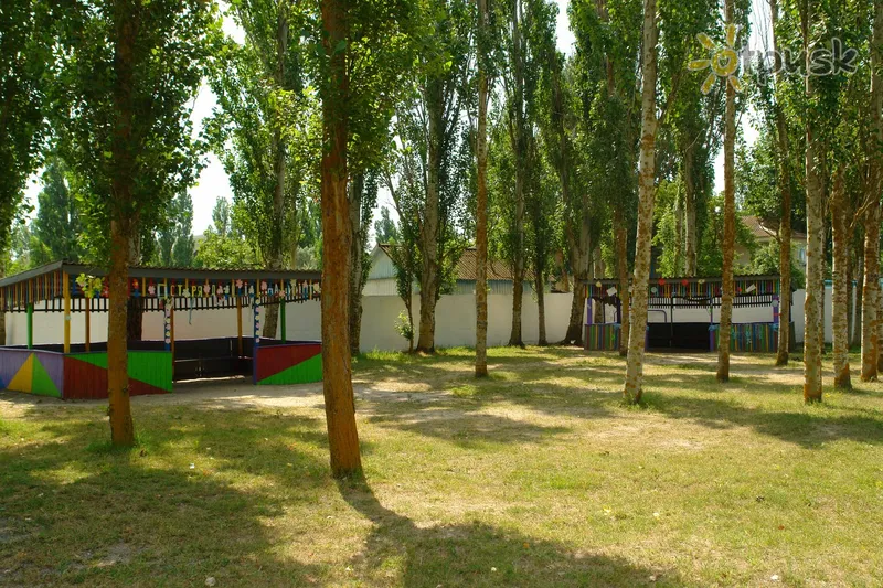 Фото отеля Дитячий табір Орлят 2* Арабатська стрілка Україна екстер'єр та басейни