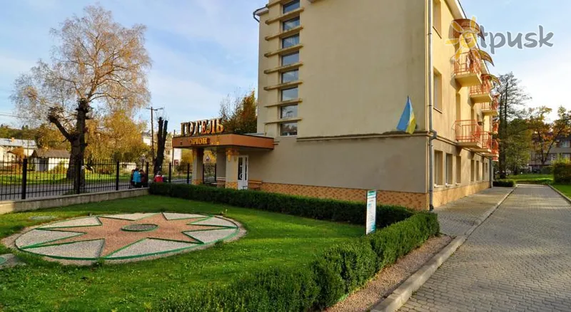 Фото отеля Орион 3* Моршин Украина экстерьер и бассейны