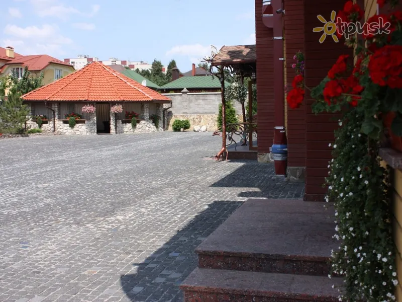 Фото отеля MelRose 3* Ровно Украина экстерьер и бассейны