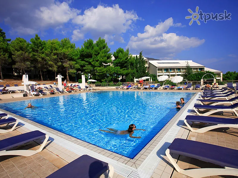 Фото отеля Bretanide Sport & Wellness Resort 4* о. Брач Хорватія екстер'єр та басейни