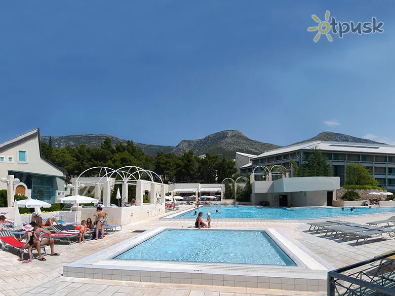 Фото отеля Bretanide Sport & Wellness Resort 4* о. Брач Хорватия экстерьер и бассейны