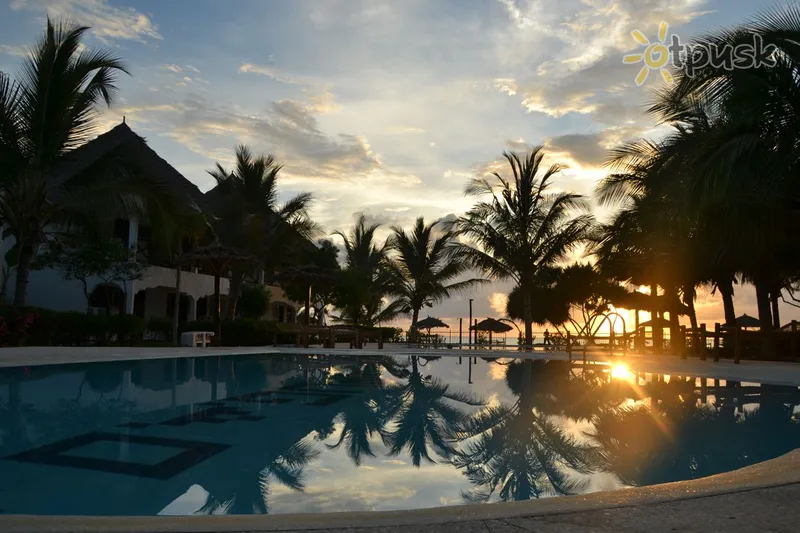 Фото отеля Nest Style Zanzibar 3* Makunduchi Tanzanija išorė ir baseinai