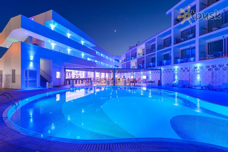 Фото отеля River Rock Hotel 3* Aija Napa Kipra ārpuse un baseini