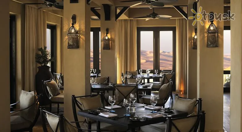Фото отеля Qasr Al Sarab Desert Resort by Anantara 5* Абу Дабі ОАЕ бари та ресторани