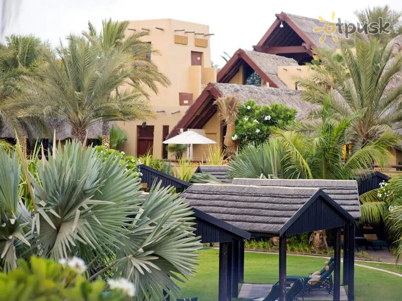 Фото отеля Jumeirah Beach Hotel & Beit Al Bahar Villas 5* Дубай ОАЕ екстер'єр та басейни