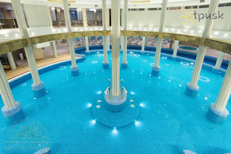Фото отеля Три Сини та Донька 5* Skhodnica Ukraina išorė ir baseinai