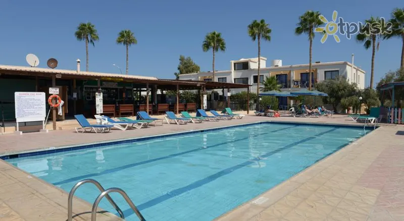 Фото отеля Carina Hotel Apartments 3* Ayia Napa Kipras išorė ir baseinai