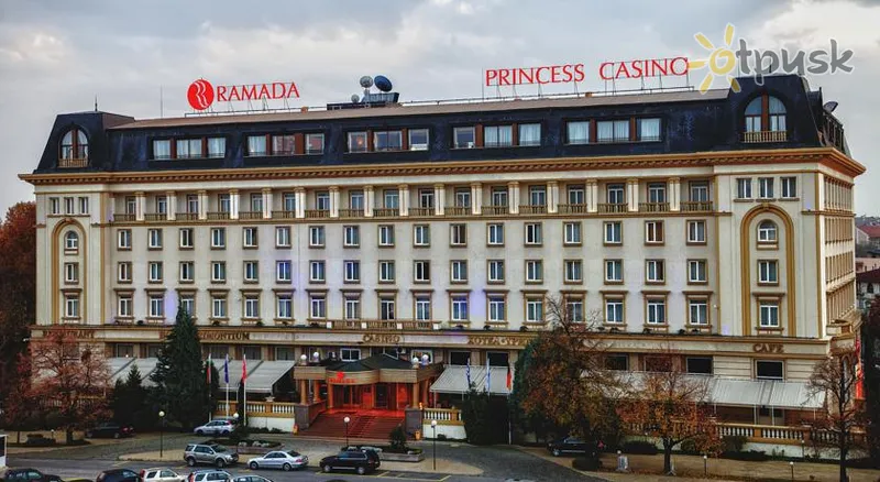 Фото отеля Ramada Plovdiv Trimontium 4* Plovdiva Bulgārija ārpuse un baseini