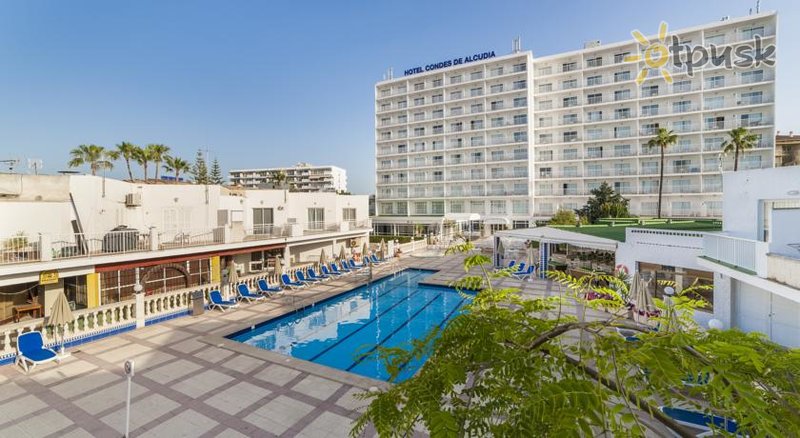 Фото отеля Globales Condes de Alcudia 3* о. Майорка Испания экстерьер и бассейны