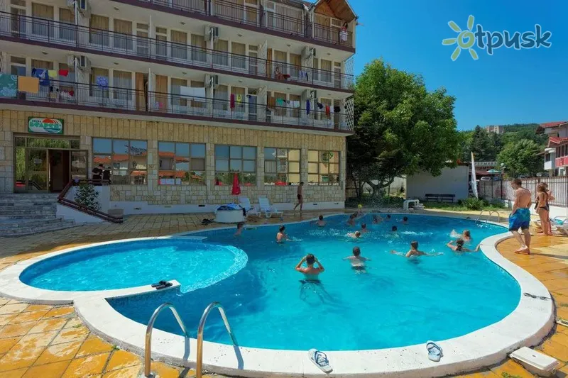 Фото отеля Vedren Club Hotel 3* Kranevo Bulgarija išorė ir baseinai