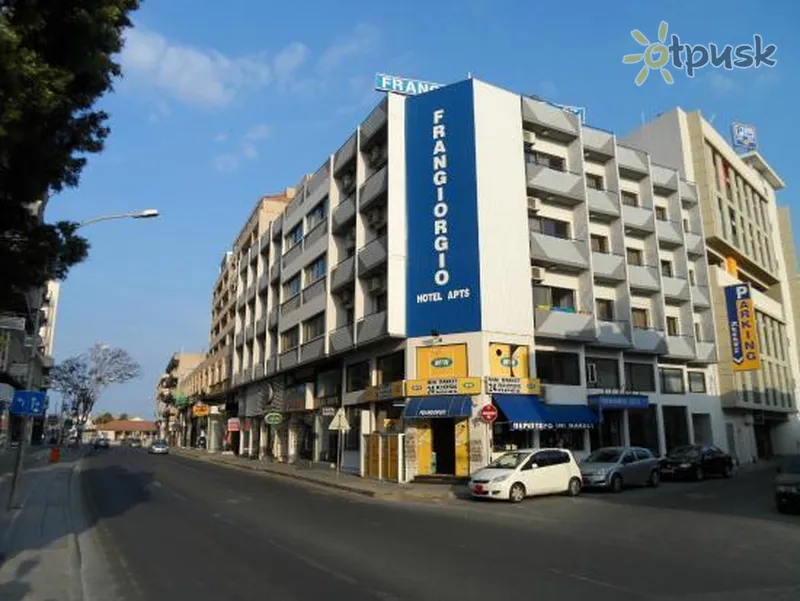 Фото отеля Frangiorgio Hotel Apartments 3* Larnaka Kipras išorė ir baseinai