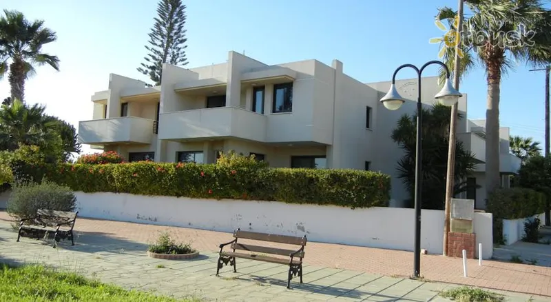 Фото отеля Tsialis Hotel Apartments 3* Ларнака Кипр экстерьер и бассейны