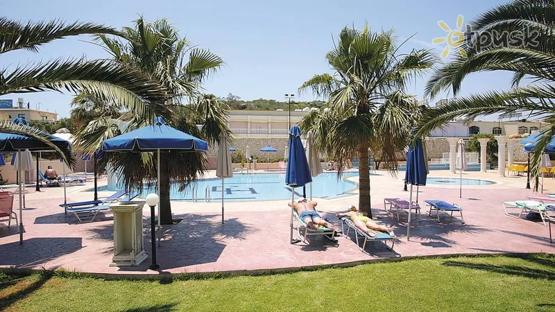 Фото отеля Chrystalla Hotel 3* Protaras Kipras išorė ir baseinai