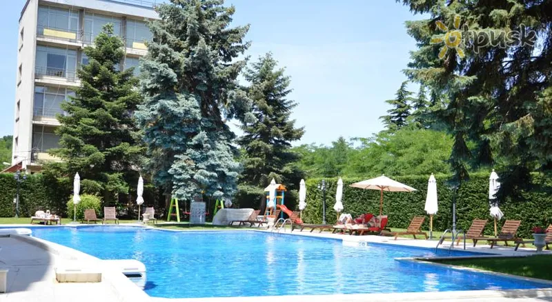 Фото отеля Кристел 3* Svētais Konstantīns un Jeļena Bulgārija ārpuse un baseini