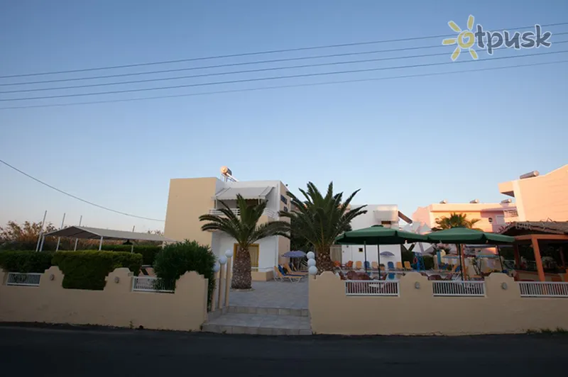 Фото отеля Cosmi Apartments 3* о. Крит – Іракліон Греція екстер'єр та басейни
