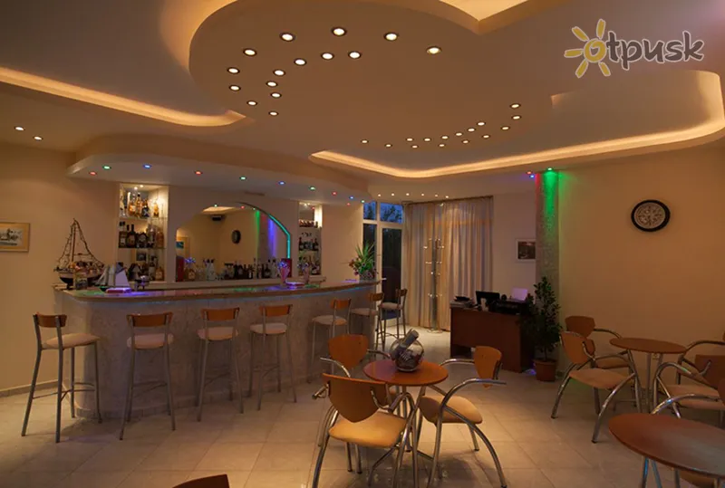 Фото отеля Cosmi Apartments 3* о. Крит – Іракліон Греція бари та ресторани
