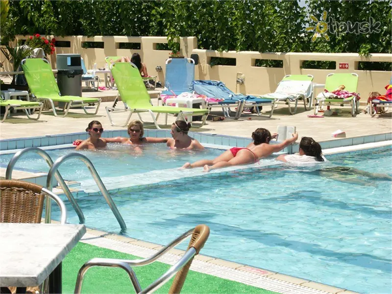 Фото отеля Nikos Hotel 2* о. Крит – Іракліон Греція екстер'єр та басейни