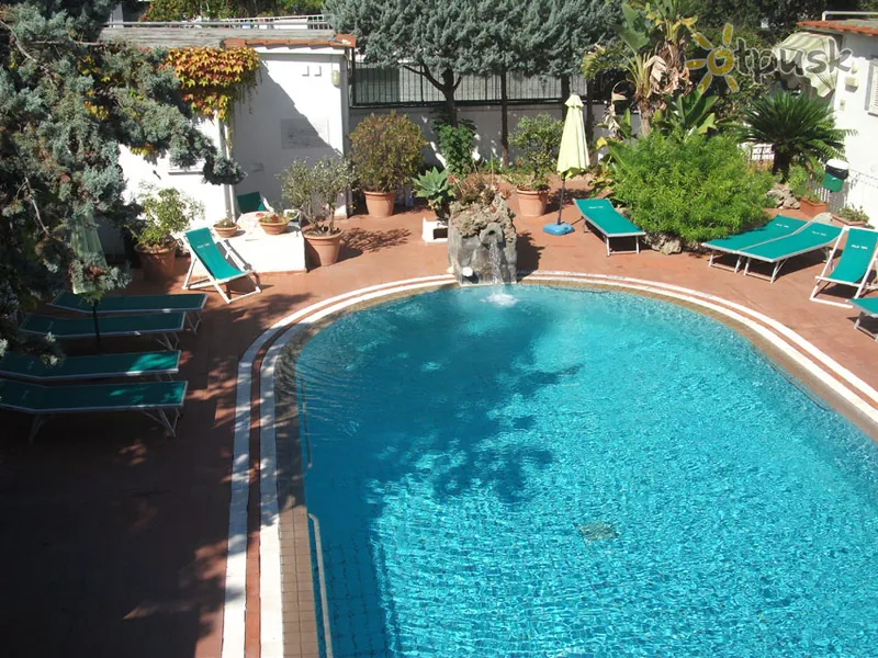 Фото отеля Tina Villa 3* о. Іскья Італія екстер'єр та басейни