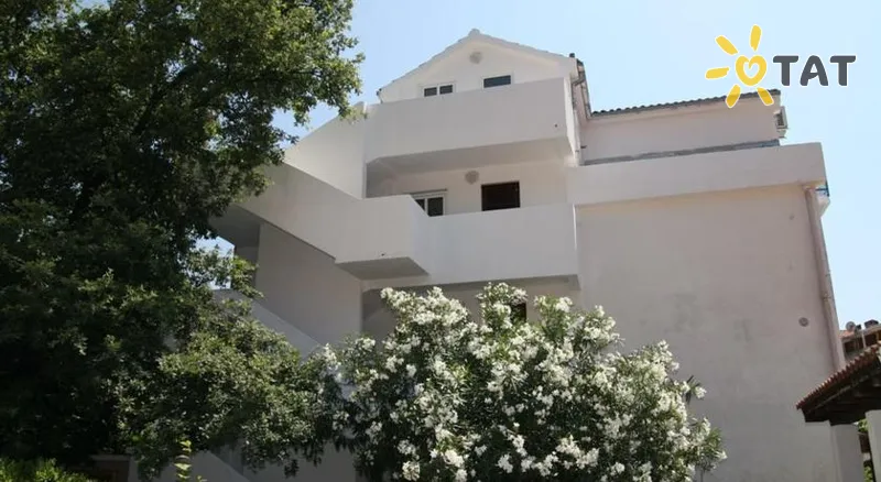 Фото отеля Branka Villa 3* Будва Чорногорія екстер'єр та басейни