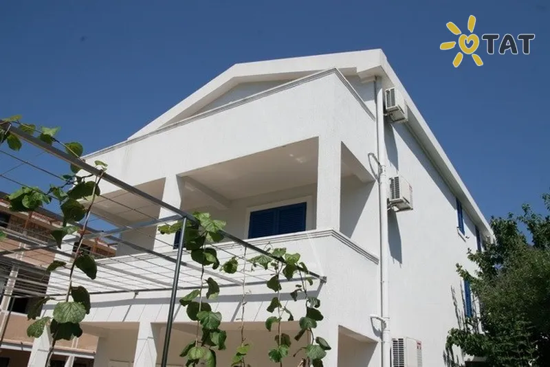Фото отеля Orovic Apartments 3* Будва Чорногорія екстер'єр та басейни
