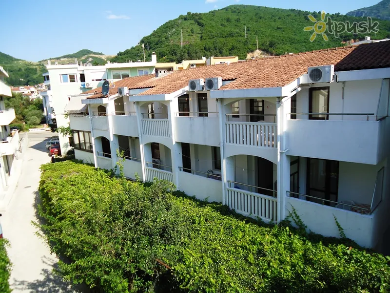 Фото отеля Rabbit Apartments 3* Budva Juodkalnija išorė ir baseinai