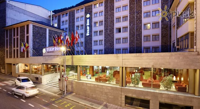 Фото отеля Tulip Inn Andorra Delfos Hotel 4* Эскальдес - Энгордани Андорра экстерьер и бассейны