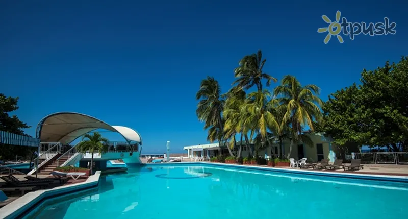 Фото отеля Gran Caribe Neptuno & Triton 3* Havana Kuba išorė ir baseinai