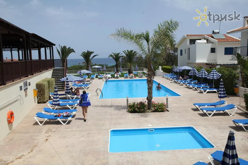 Фото отеля Iris Beach Hotel 3* Protaras Kipras išorė ir baseinai
