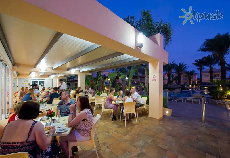 Фото отеля Tasia Maris Gardens Holiday Village 3* Айя Напа Кипр бары и рестораны