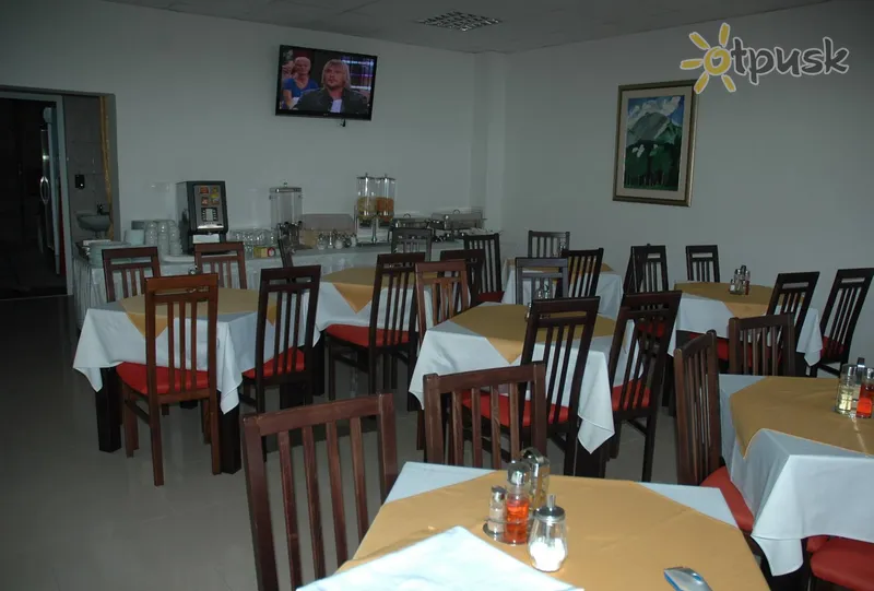 Фото отеля Garni Hotel M (Milena) 3* Herceg Novi Melnkalne bāri un restorāni