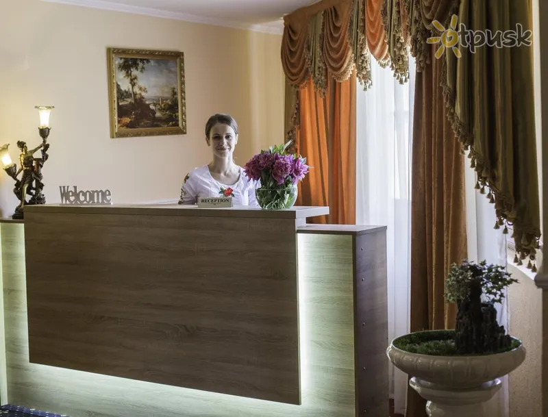 Фото отеля Золота Пава 3* Берегово Украина - Карпаты лобби и интерьер