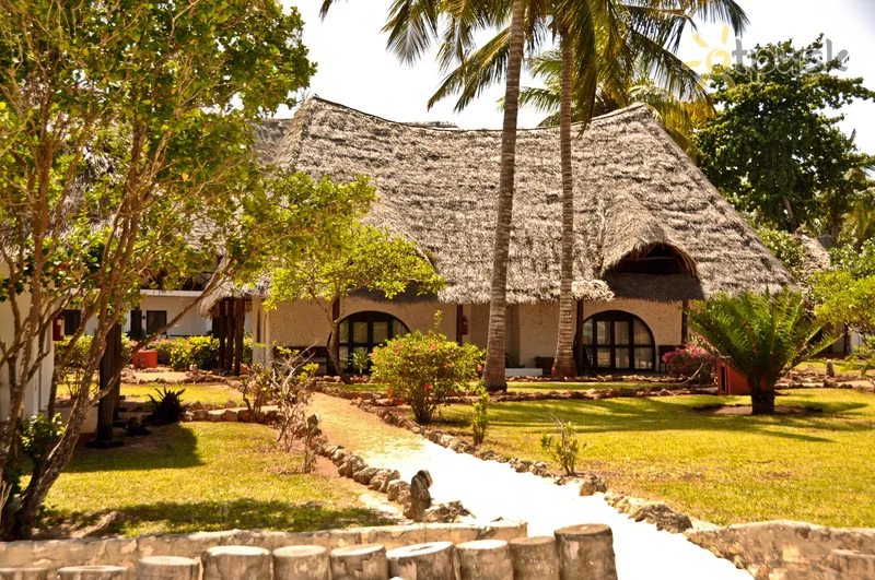 Фото отеля Kiwengwa Beach Resort 5* Кивенгва Танзания экстерьер и бассейны