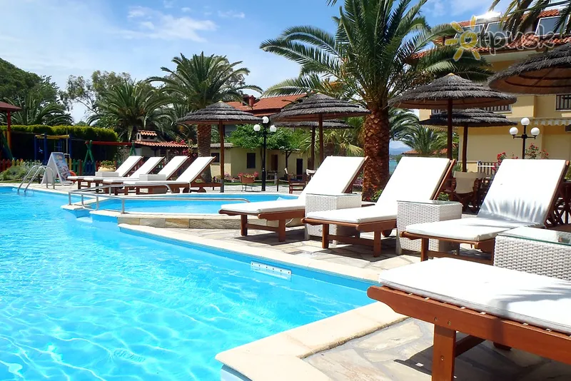 Фото отеля Vergos Hotel 2* Халкідікі – Сітонія Греція екстер'єр та басейни