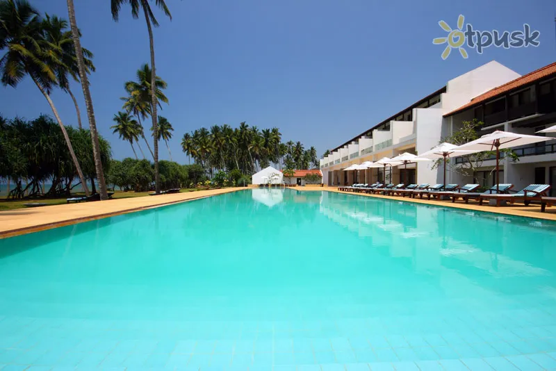 Фото отеля Oak Ray Haridra Beach Resort 4* Wadduwa Šrilanka ārpuse un baseini