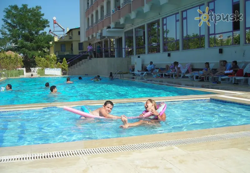 Фото отеля Merry Hotel 4* Кушадаси Туреччина екстер'єр та басейни
