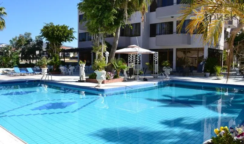 Фото отеля Tasiana Hotel Apartment Complex 3* Лимассол Кипр экстерьер и бассейны