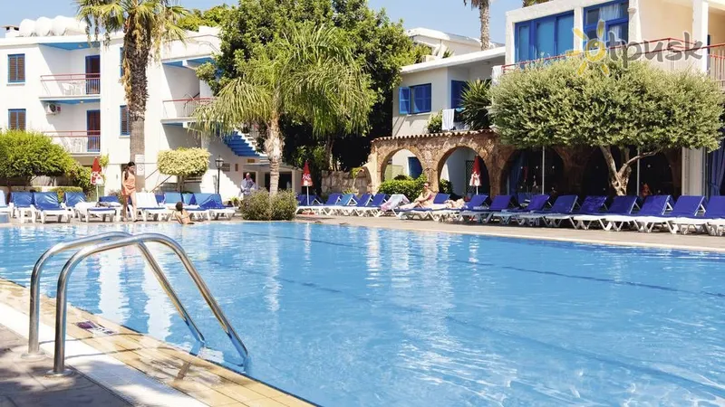 Фото отеля Green Bungalows Hotel Apartments 3* Ayia Napa Kipras išorė ir baseinai