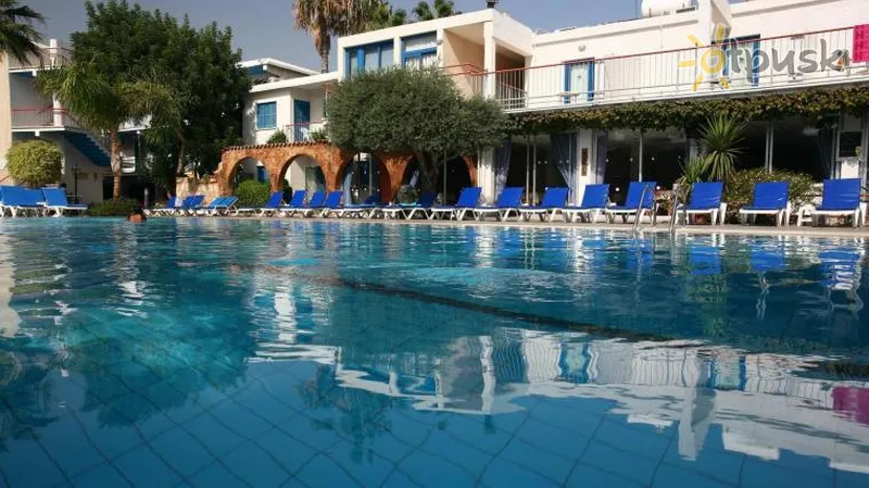 Фото отеля Green Bungalows Hotel Apartments 3* Aija Napa Kipra ārpuse un baseini
