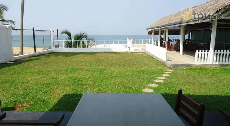 Фото отеля White Rose Beach Resort 3* Маравила Шри-Ланка экстерьер и бассейны