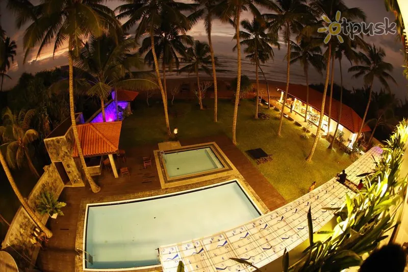 Фото отеля Blue Beach Hotel 3* Ваддува Шри-Ланка экстерьер и бассейны