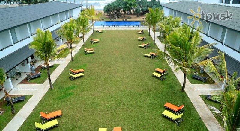 Фото отеля CoCo Royal Beach Resort 4* Калутара Шри-Ланка экстерьер и бассейны